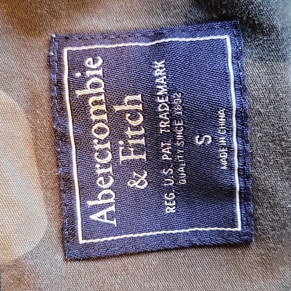 Abercrombie & Fitch Green Camouflage Camp Shirt/Jacket - Picture 4 of 4